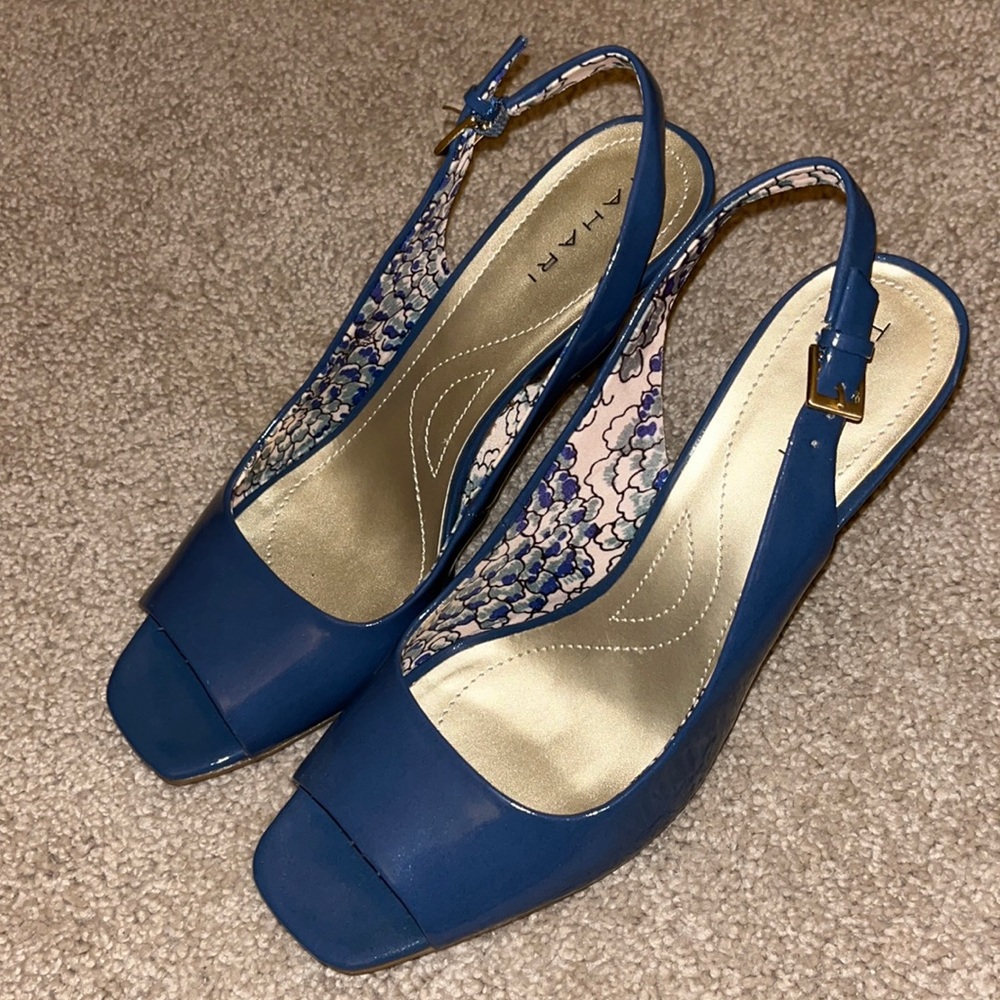 Tahari heels, barely worn